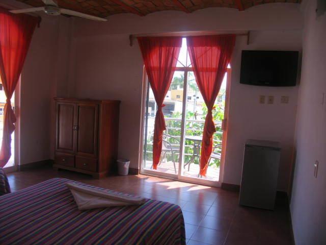 Hotel y Suites Bugambilias Rincon de Guayabitos Bagian luar foto