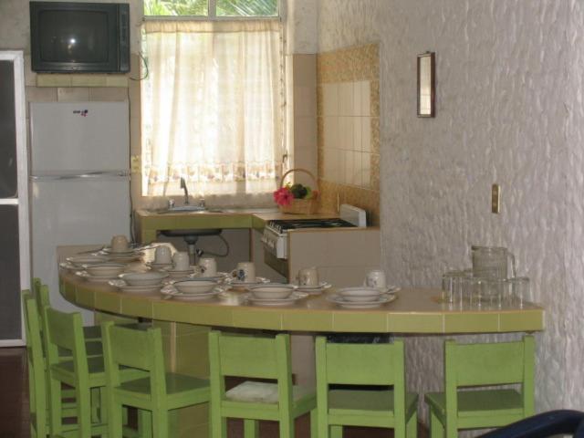 Hotel y Suites Bugambilias Rincon de Guayabitos Ruang foto