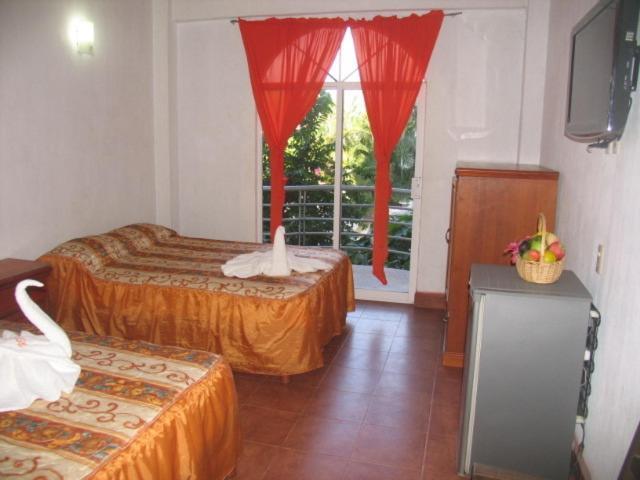 Hotel y Suites Bugambilias Rincon de Guayabitos Ruang foto