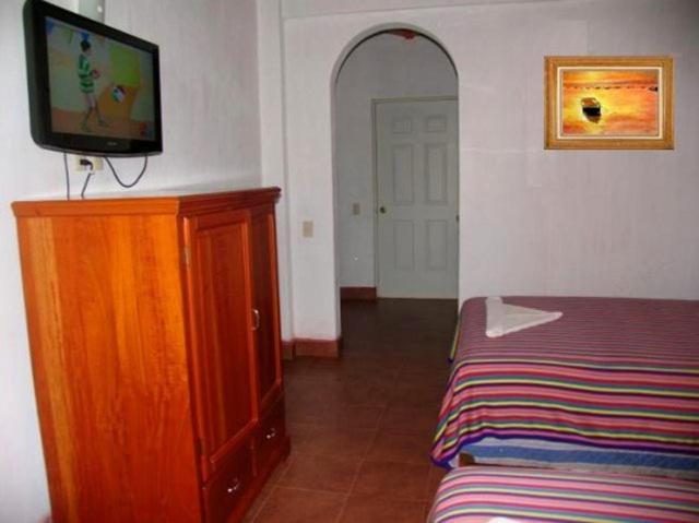 Hotel y Suites Bugambilias Rincon de Guayabitos Ruang foto